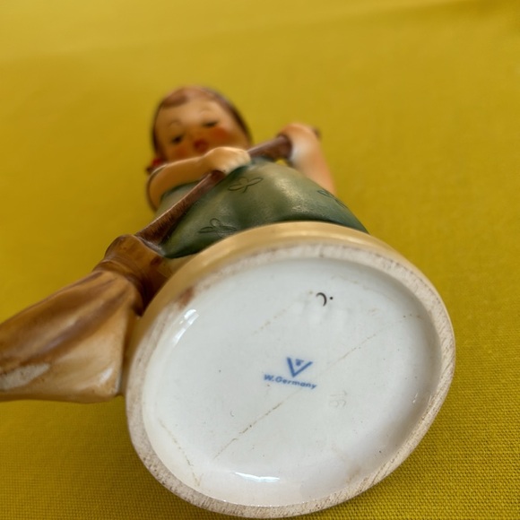 Hummel - Picture 4 of 5